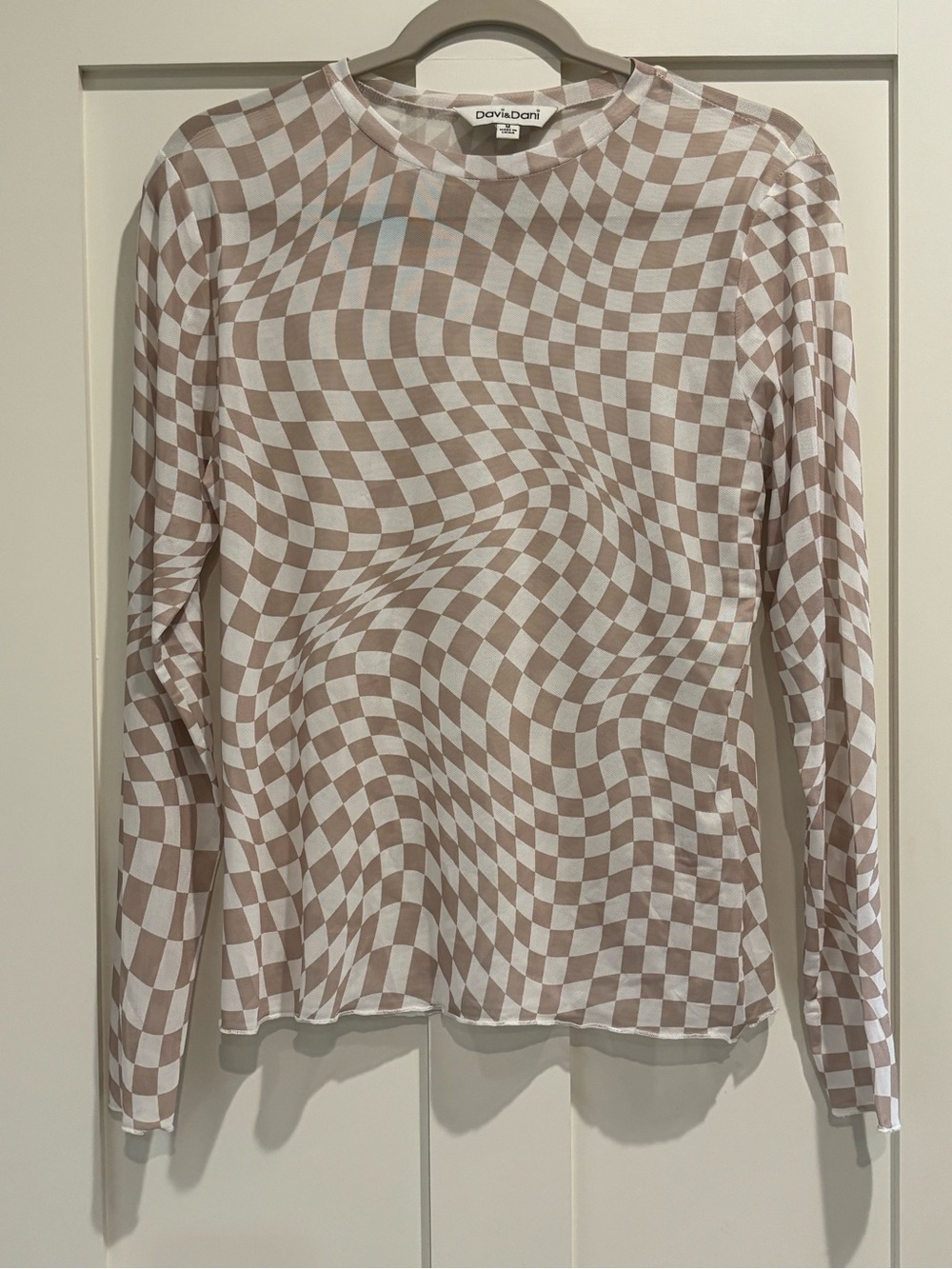Davi & Dani Beige & White Checkerboard Long Sleeve Mesh Top